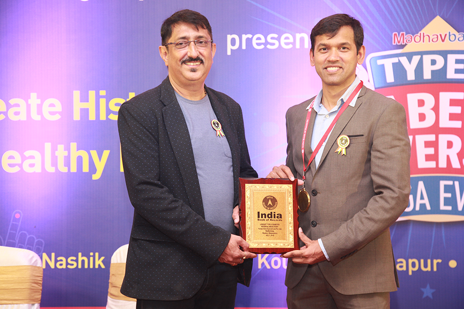 Ayurvedic Dr Rohit Sane recieving reward